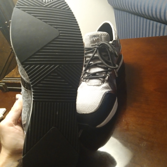 Michael Kors size 9.5 black and silver - Picture 2 of 6